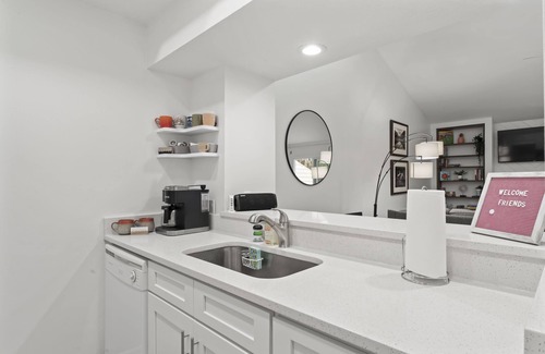 Jacksonville Beach House | Seaside Retreat: Short walk to Beach, Dining & Shops! Fenced Yard, outdoor space