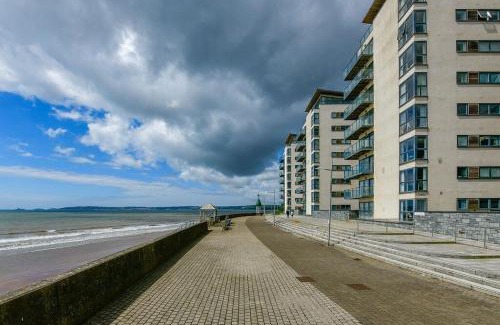 Castle Apartment | Seaside Serenity in Swansea