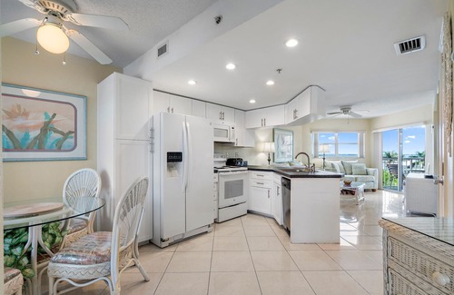 St. Pete Beach Condo | Seaside Serenity: Modern Comforts/Prime Location