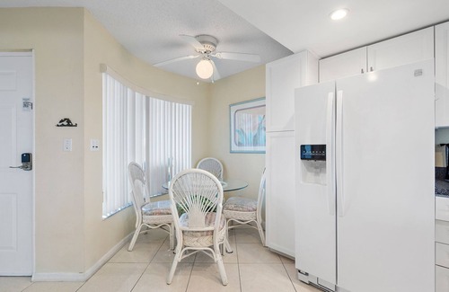 St. Pete Beach Condo | Seaside Serenity: Modern Comforts/Prime Location