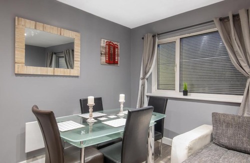 Peterlee Apartment | SEASIDE SPACIOUS apartment