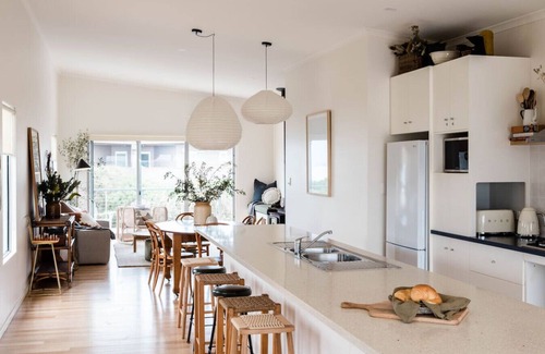 Middleton House | Seaside surf haven, pup friendly - Seafarers Lodge