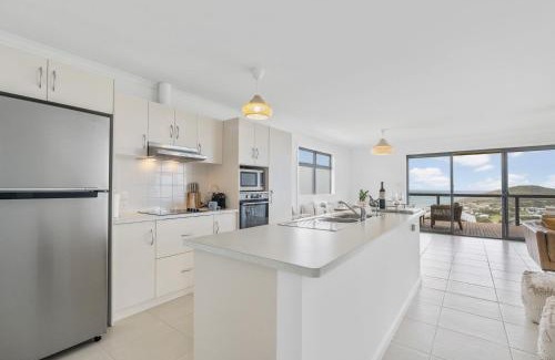 Encounter Bay House | Seaview at the Bay - Wi-Fi - Oceanview - Near Beach - No Linen Included