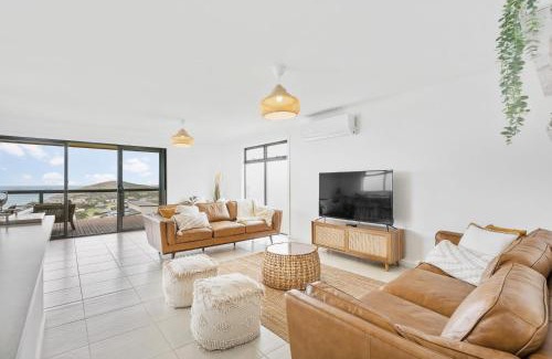 Encounter Bay House | Seaview at the Bay - Wi-Fi - Oceanview - Near Beach - No Linen Included