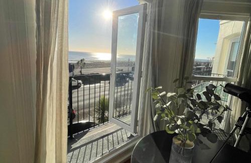 Worthing Apartment | Seaview flat with balcony, spacious 2 bedroom