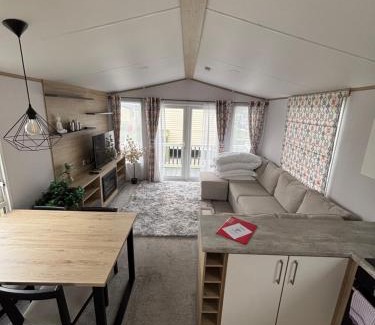 Swalecliffe House | Seaview Holiday Park - Reception End