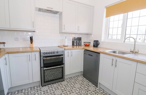 Rhos on Sea Cottage | SEAWINDS 2A, pet friendly, character holiday cottage in Rhos-On-Sea