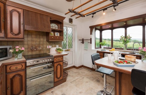 Whitby Cottage | SEAWINDS, family friendly, with open fire in Robin Hood’s Bay