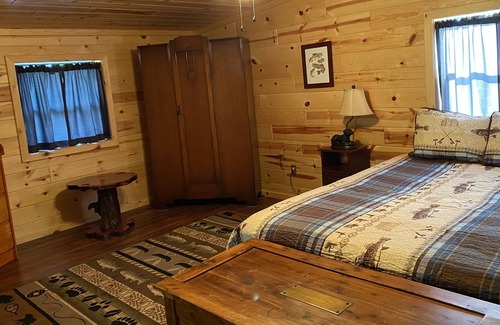 Norfork House | Secluded 2k sq ft Log Home on 5-acre, 5 min to world-class trout waters and lake