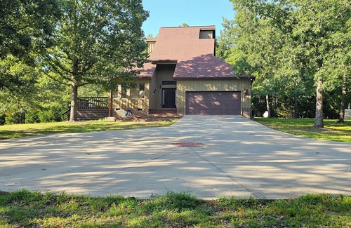 Lincolnton House | Secluded 3 bedroom retreat on Lake Thurmond/Hill with a private dock.