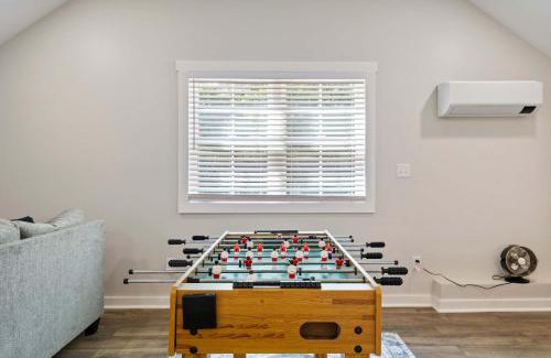 Westminster House | Secluded 3BR Cabin Lake Access & Resort Perks