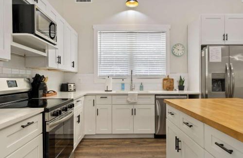 Westminster House | Secluded 3BR Cabin Lake Access & Resort Perks