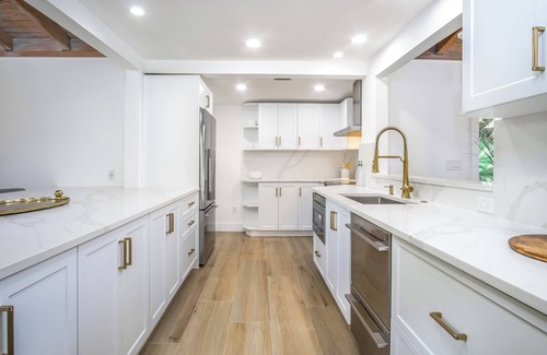 Midtown House | Secluded and Private Monthly Tropical Modern Oasis with a Large Pool