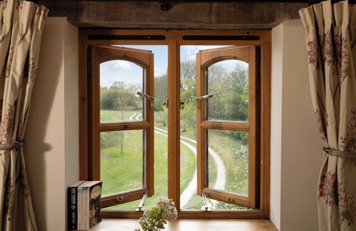 Leadenham House | Secluded barn sleeps up to seven in rural Lincolnshire. Private parking.