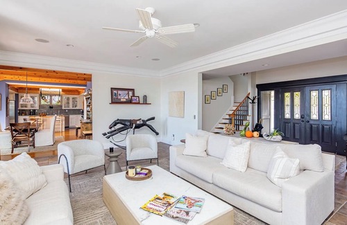 Grahams Island State Park House | Secluded Bayfront Retreat — Cozy Southampton Escape