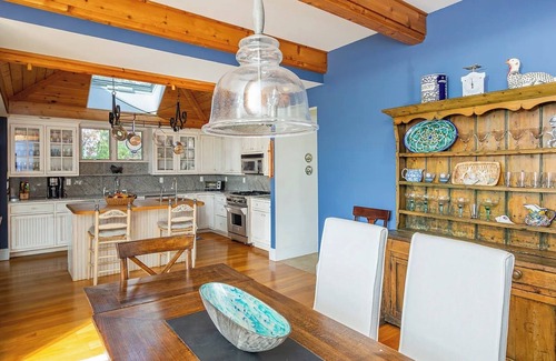 Grahams Island State Park House | Secluded Bayfront Retreat — Cozy Southampton Escape