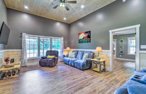 Jetson House | Secluded Brownsville Cabin with Deck and Fire Pit