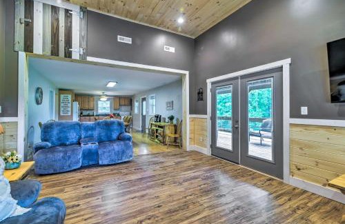 Jetson House | Secluded Brownsville Cabin with Deck and Fire Pit