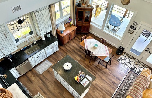 Dardanelle Cabin | Secluded Chickalah Mt. retreat overlooking beautiful Harkey Valley!