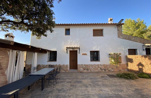 Campocamara Cottage | Secluded Cottage with Mountain Views and Adventure Activities, Sleeps 12-14