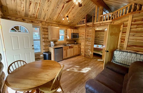 Coaldale Cabin | Secluded Creekside Cabin