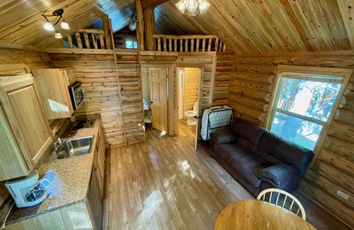 Coaldale Cabin | Secluded Creekside Cabin