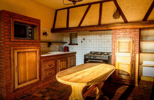 Gussainville House | Secluded group gite with all comforts (pool, spa, sauna, summer kitchen)