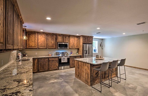 Yantis House | Secluded Home w/Gas Grill, 3 Mi to Boating!