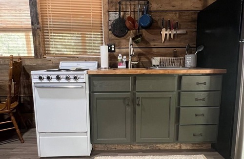 Osceola Cabin | Secluded Hunting & Fishing cabin in the Woods - Osceola, MO