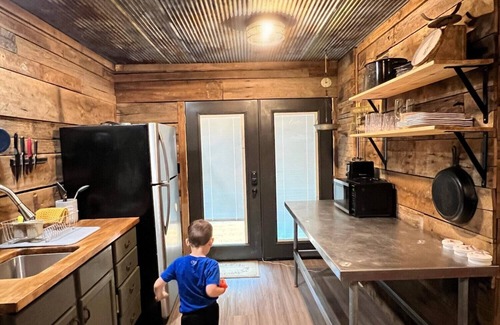 Osceola Cabin | Secluded Hunting & Fishing cabin in the Woods - Osceola, MO