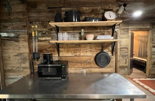 Osceola Cabin | Secluded Hunting & Fishing cabin in the Woods - Osceola, MO