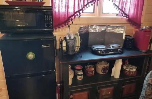 Eveleth Cottage | Secluded Lake Cottage on Private Veteran Homestead