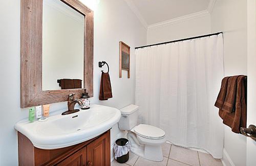 Willard House | Secluded Lodge 8acres Hot Tub, Pingpong pedalboat!