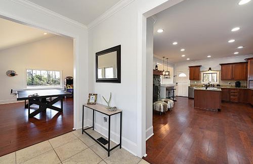 Willard House | Secluded Lodge 8acres Hot Tub, Pingpong pedalboat!