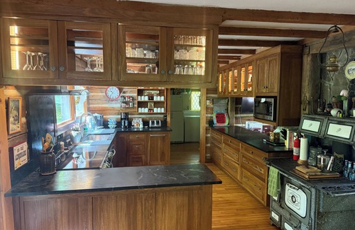 Sewanee Cabin | Secluded Log Cabin Near The University of the South