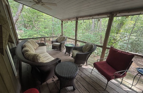 Sewanee Cabin | Secluded Log Cabin Near The University of the South