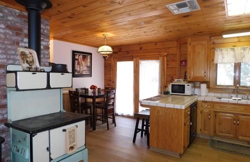 Posey House | Secluded log home on horse ranch in Sequoia National Forest, Posey, CA