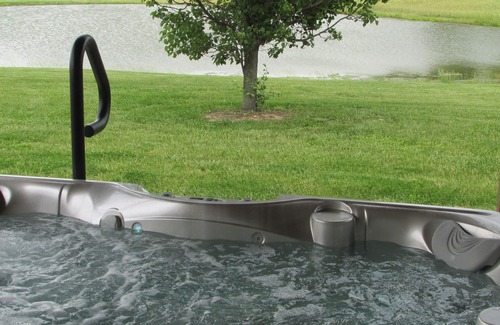 Buncombe Cabin | Secluded, Log Rental Cabin, Private Hot Tub,on Southern Illinois Wine Trail