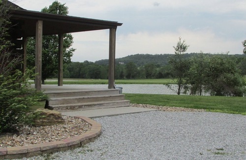 Buncombe Cabin | Secluded, Log Rental Cabin, Private Hot Tub,on Southern Illinois Wine Trail