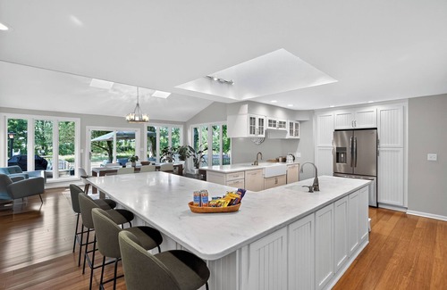 Niles House | Secluded Luxe 5BR Estate w/Pool, Wineries, Near ND