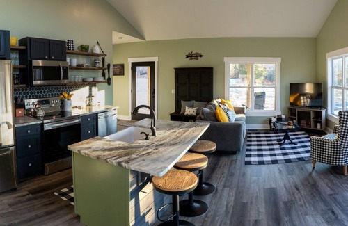 Dahlonega House | Secluded, Mountain View, Hot Tub, Dahlonega, Wineries & Hiking