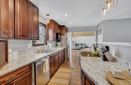 Farwell House | Secluded multi-family lakeside getaway Alexandria