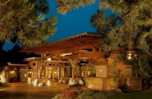 Torrey Pines Hotel | Secluded Oasis in Torrey Pines! Swimming Pool, Onsite Golf Course, Pets Allowed!