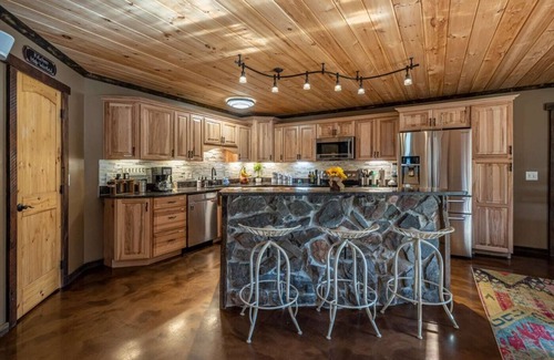 Ste Genevieve House | Secluded Private Cabin with Pool, hot tub, fireplace & so much more