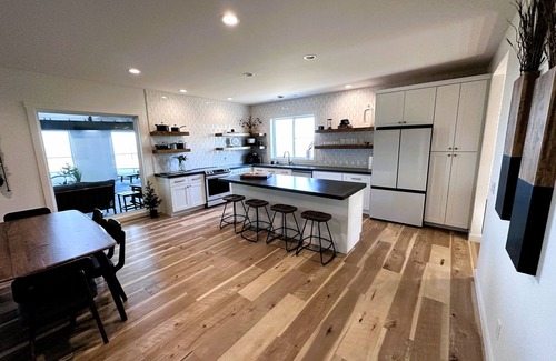 Dubuque County House | Secluded Retreat ~ Indoor Pool ~ Hot Tub ~Close To Sundown Mountain