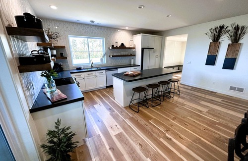 Dubuque County House | Secluded Retreat ~ Indoor Pool ~ Hot Tub ~Close To Sundown Mountain