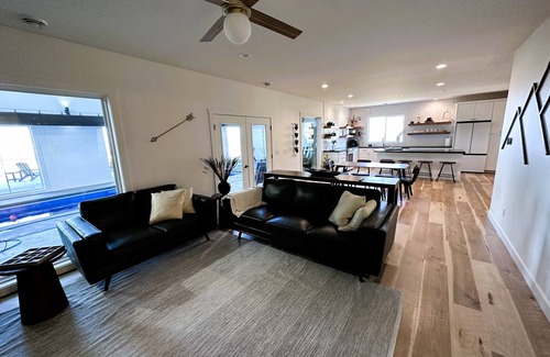 Dubuque County House | Secluded Retreat ~ Indoor Pool ~ Hot Tub ~Close To Sundown Mountain