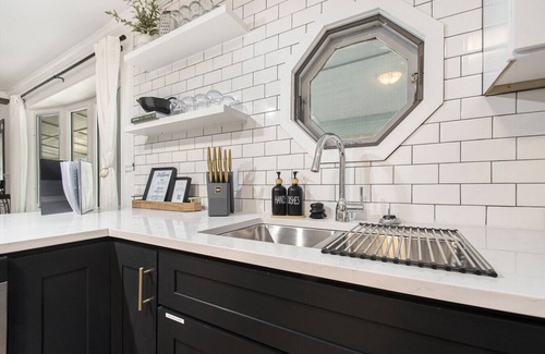 New Buffalo House | Secluded Retreat w/Hot Tub, Pickleball/Basketball Court, Putting Green, Arcade