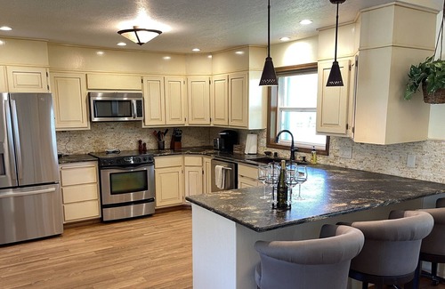 Benton County House | Secluded River Front Home With Easy Access To So Many Activities!