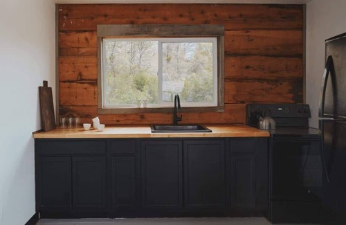 Dunlap Cabin | Secluded rustic 2-bedroom cabin on nature retreat